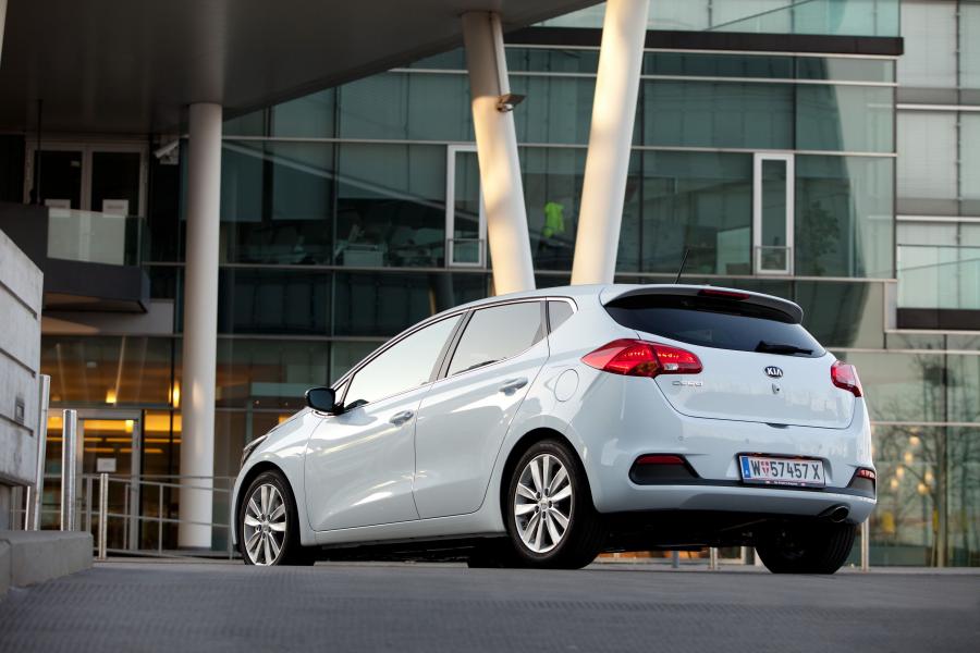  Kia cee&rsquo;d 2012 года  (фото 48 из 72)